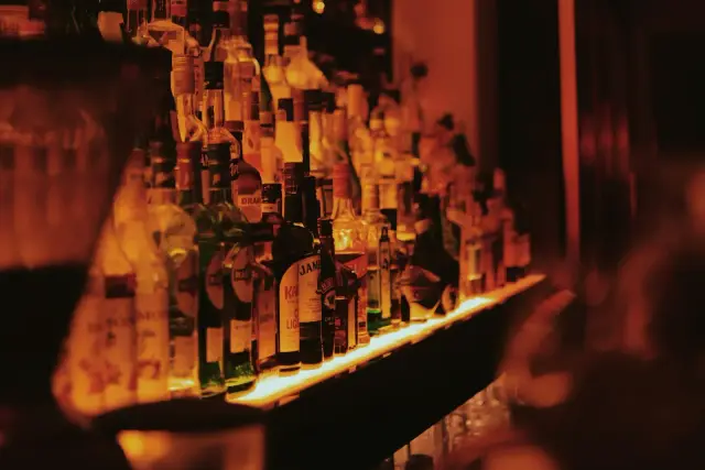 酒吧版型範例：夜燈酒館